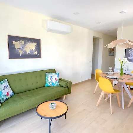 Homes Elegant 2 Bedroom With Terrace In Old Town 300 M Away From The Ocean 阿尔布费拉